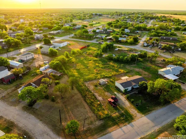 $34,000 | 83 Couser Boulevard, Charlotte, TX 78011