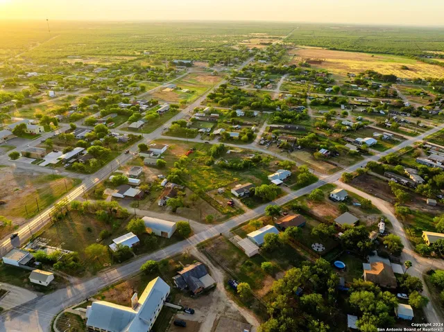 $34,000 | 83 Couser Boulevard, Charlotte, TX 78011