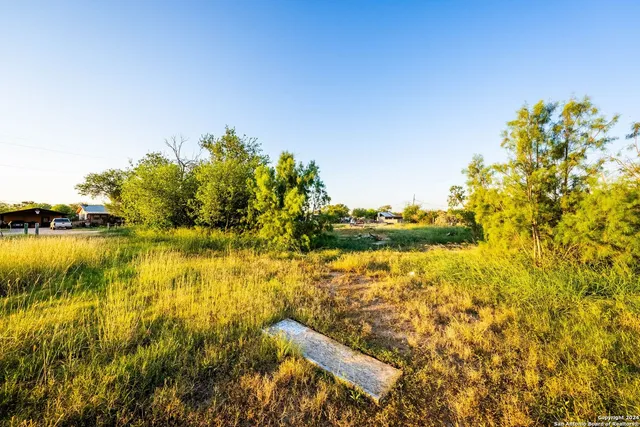 $34,000 | 83 Couser Boulevard, Charlotte, TX 78011