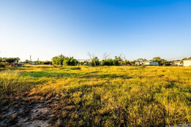 $34,000 | 83 Couser Boulevard, Charlotte, TX 78011