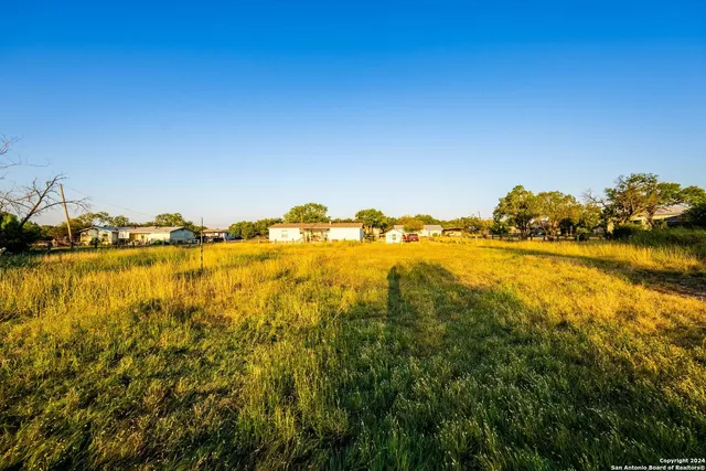 $34,000 | 83 Couser Boulevard, Charlotte, TX 78011