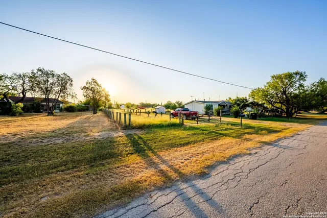 $34,000 | 83 Couser Boulevard, Charlotte, TX 78011