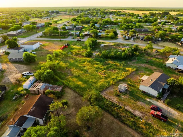 $34,000 | 83 Couser Boulevard, Charlotte, TX 78011