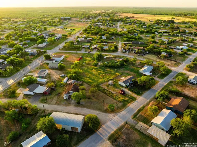 $34,000 | 83 Couser Boulevard, Charlotte, TX 78011