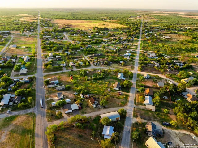 $34,000 | 83 Couser Boulevard, Charlotte, TX 78011