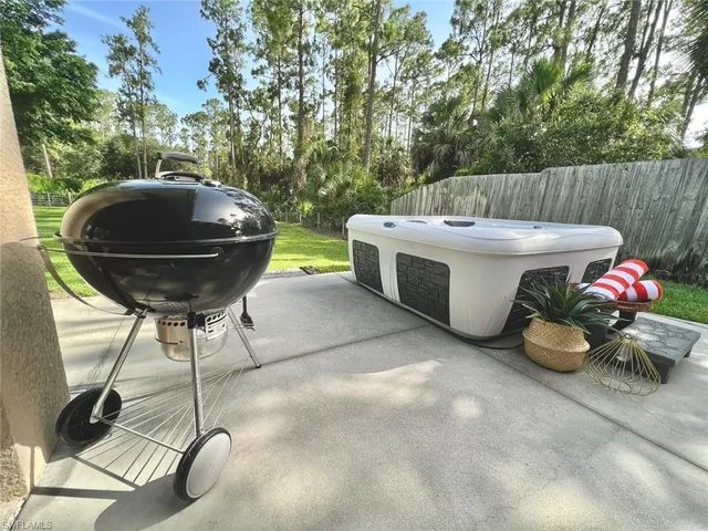 a view of backyard of house and garden