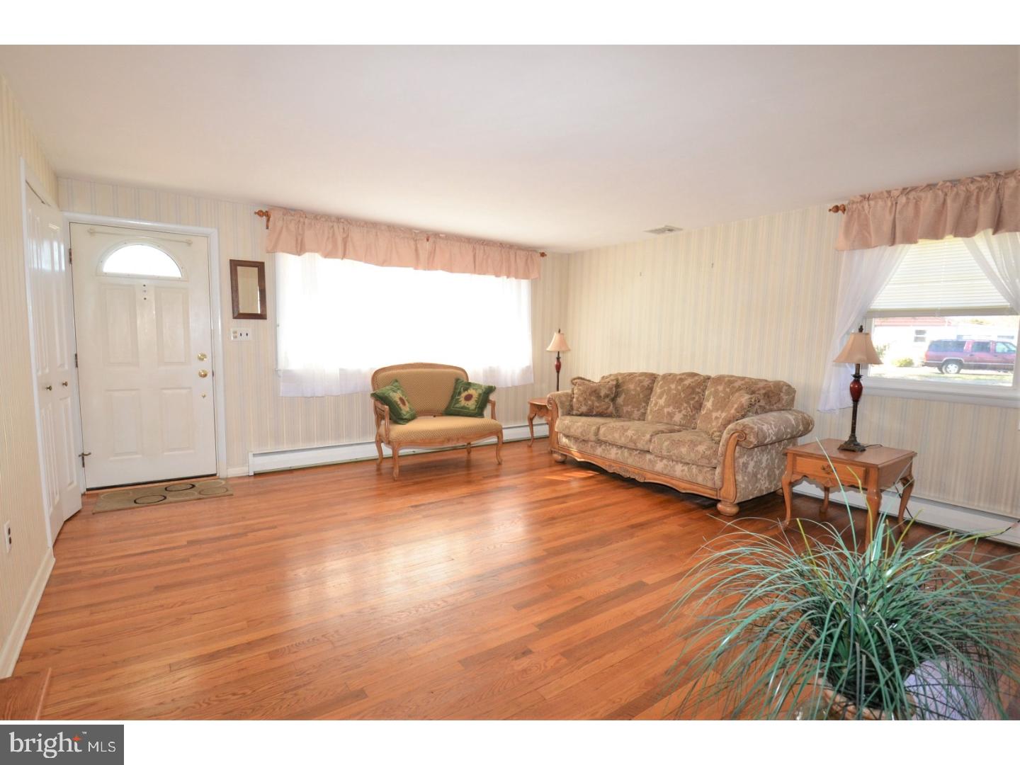 1030 Sparrow Road Audubon, PA 19403 - Photo 6 of 19 Living Room