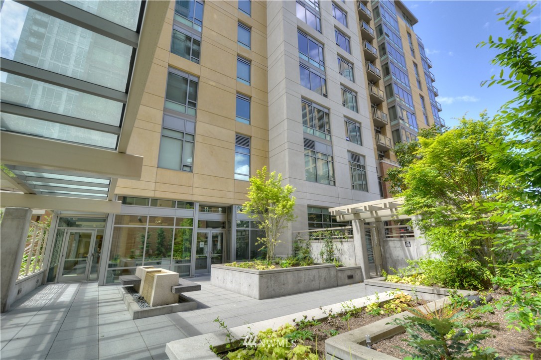 900 Lenora Street, Unit W1105 Seattle, WA 98121 - Photo 2 of 25 front view of a building