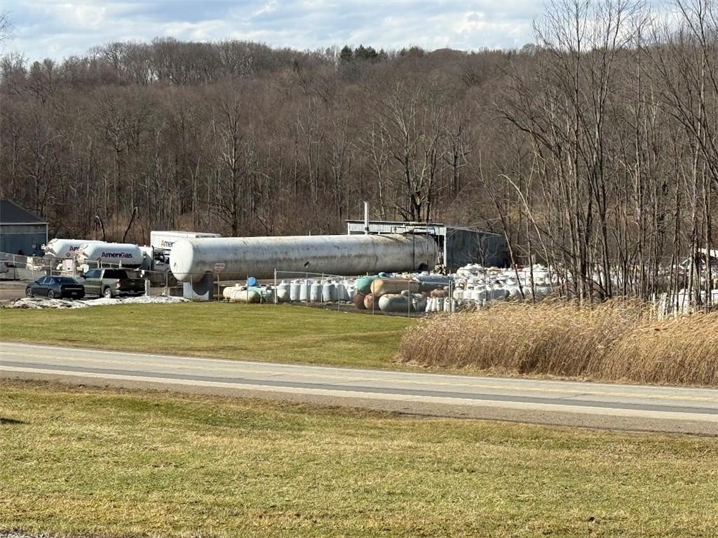 7700 Sharon-Mercer Road Mercer, PA 16137 - Photo 10 of 14 a view of a town with mountains