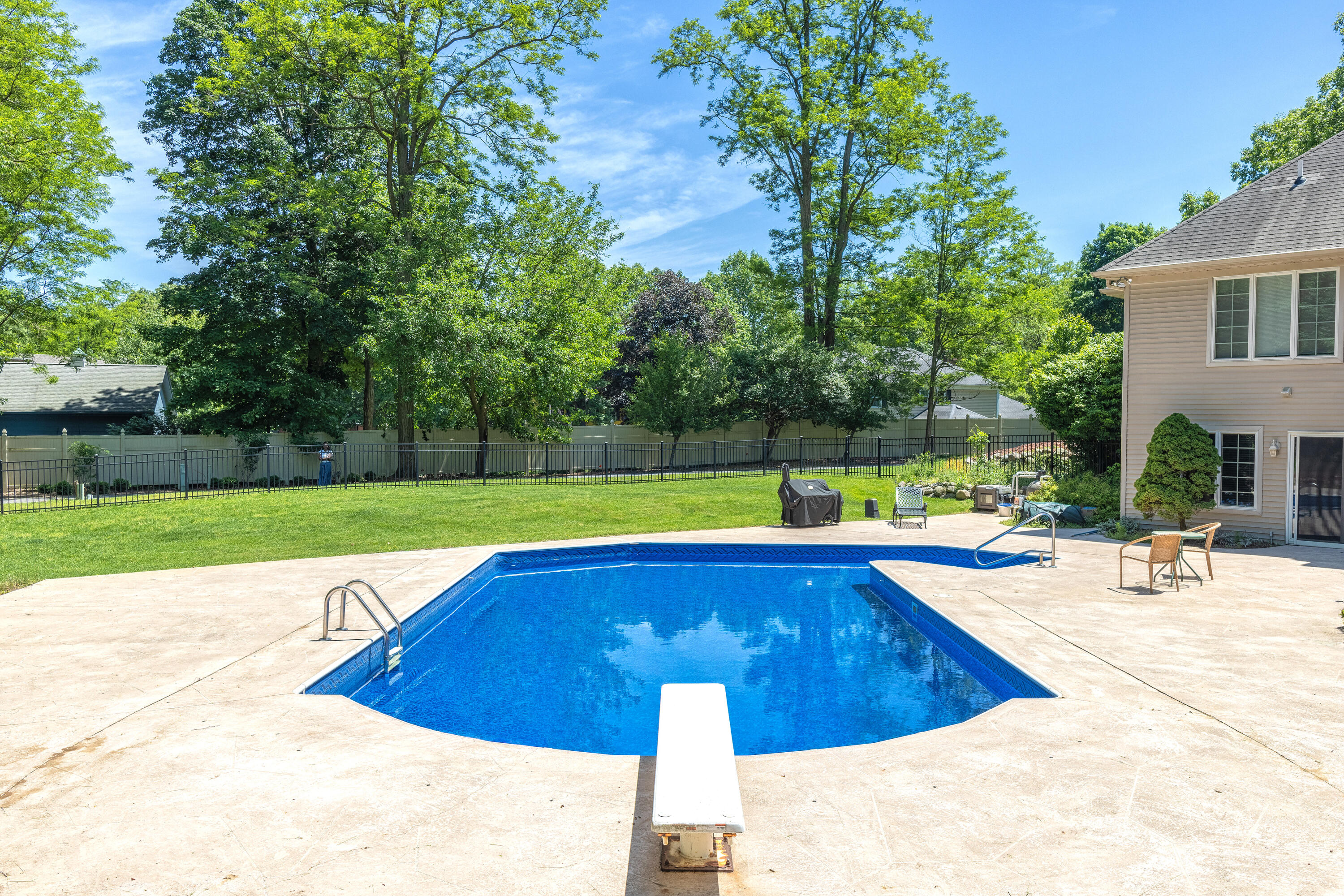 1722 West Kilgore Road Kalamazoo, MI 49008 - Photo 43 of 54 Kilgore_1722_Exterior (11)