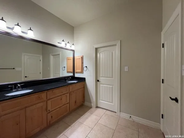 $2,495 | 5921 Whitby Road, Unit 102, San Antonio, TX 78240