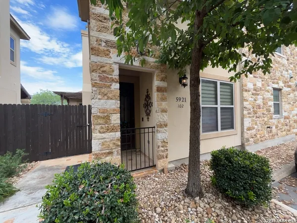 $2,495 | 5921 Whitby Road, Unit 102, San Antonio, TX 78240