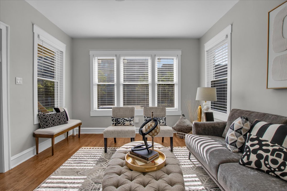 9824 South Escanaba Avenue Chicago, IL 60617 - Photo 5 of 30