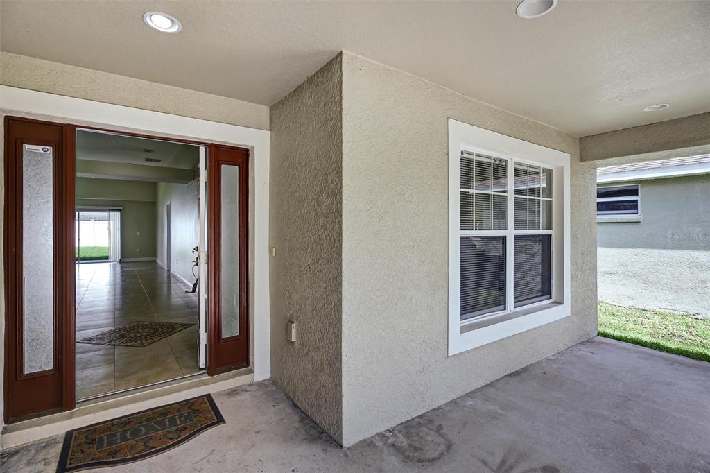 2709 Lucas Lakes Lane Kissimmee, FL 34744 - Photo 4 of 34