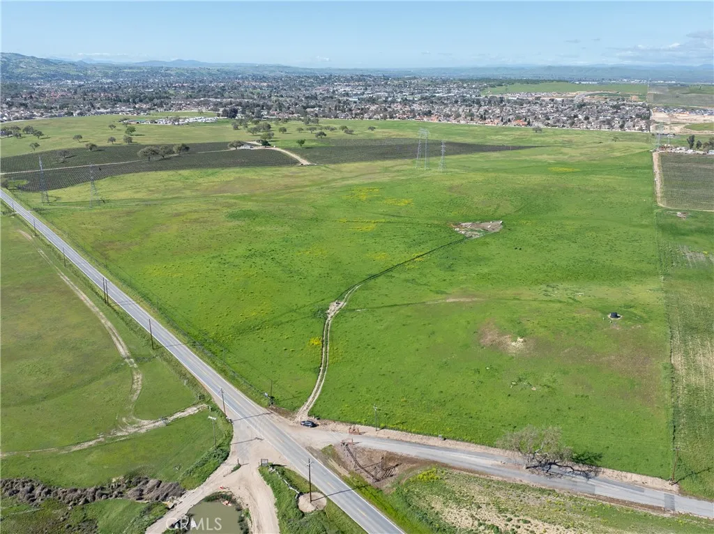 0 Creston Paso Robles, CA 93446 - Photo 11 of 29 a view of a lake with a outdoor space