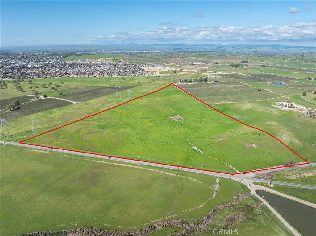 0 Creston Paso Robles, CA 93446 - Photo 2 of 29 a view of an outdoor space and tennis court