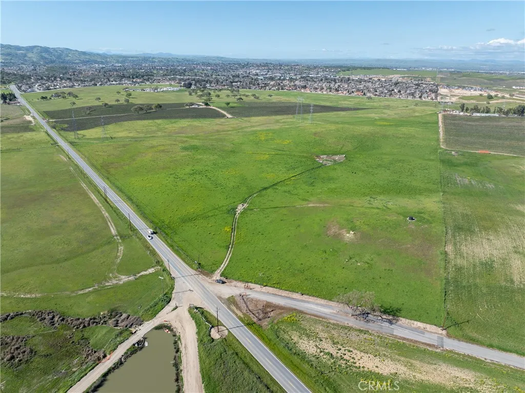 0 Creston Paso Robles, CA 93446 - Photo 28 of 29 a view of a lake with a outdoor space