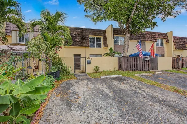 $2,550 | 3764 Southwest 60th Terrace, Unit 15, Davie, FL 33314