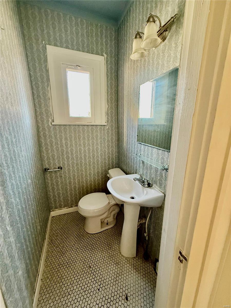 1011 Main Street Alton, IL 62002 - Photo 12 of 18