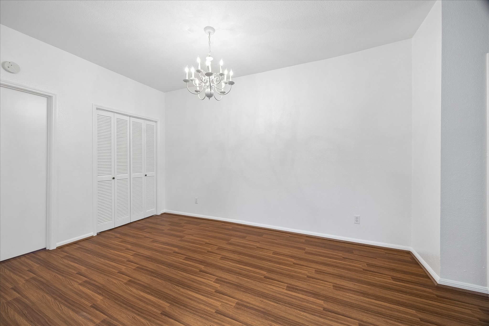 2100 Tanglewilde Street, Unit 286 Houston, TX 77063 - Photo 6 of 22 Spacious Dining Area