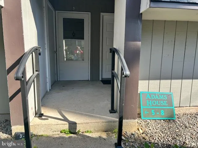 $2,300 | 8-25 South Church Road 25, Unit 8 8, Maple Shade, NJ 08052