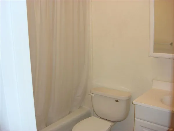 $1,950 | 770 Southeast 2nd Avenue, Unit 105F, Deerfield Beach, FL 33441