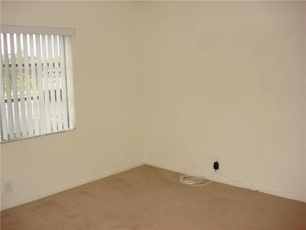 $1,950 | 770 Southeast 2nd Avenue, Unit 105F, Deerfield Beach, FL 33441