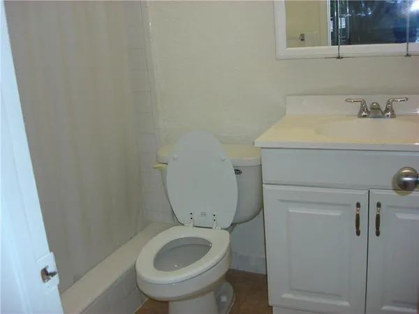 $1,950 | 770 Southeast 2nd Avenue, Unit 105F, Deerfield Beach, FL 33441