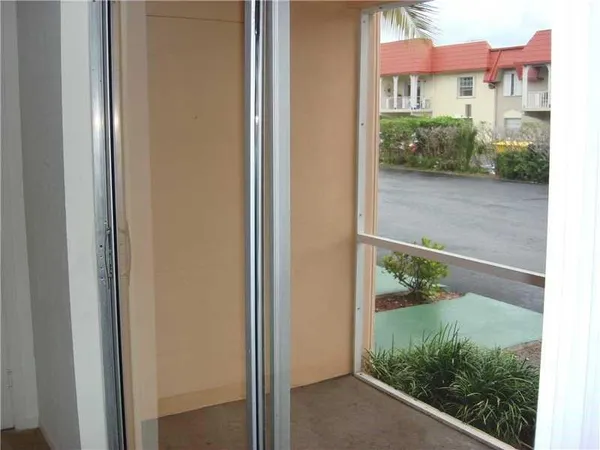 $1,950 | 770 Southeast 2nd Avenue, Unit 105F, Deerfield Beach, FL 33441