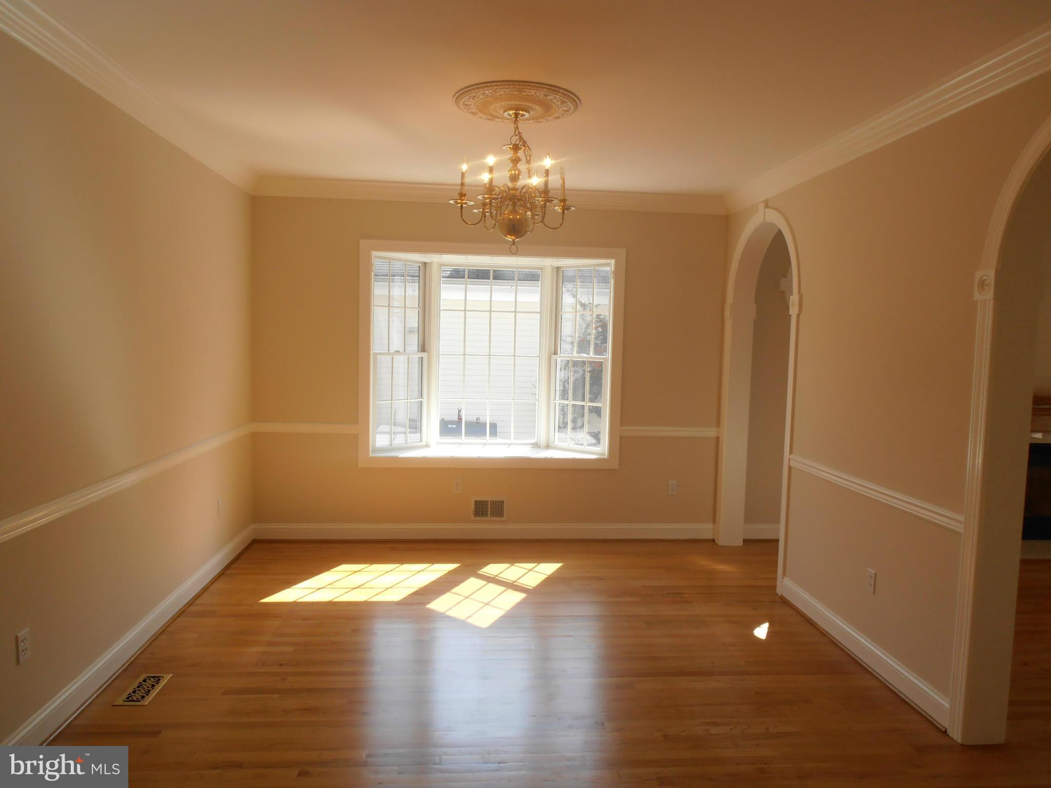 7 Decatur Avenue Annapolis, MD 21403 - Photo 14 of 30 a view of a livingroom with wooden floor and a window