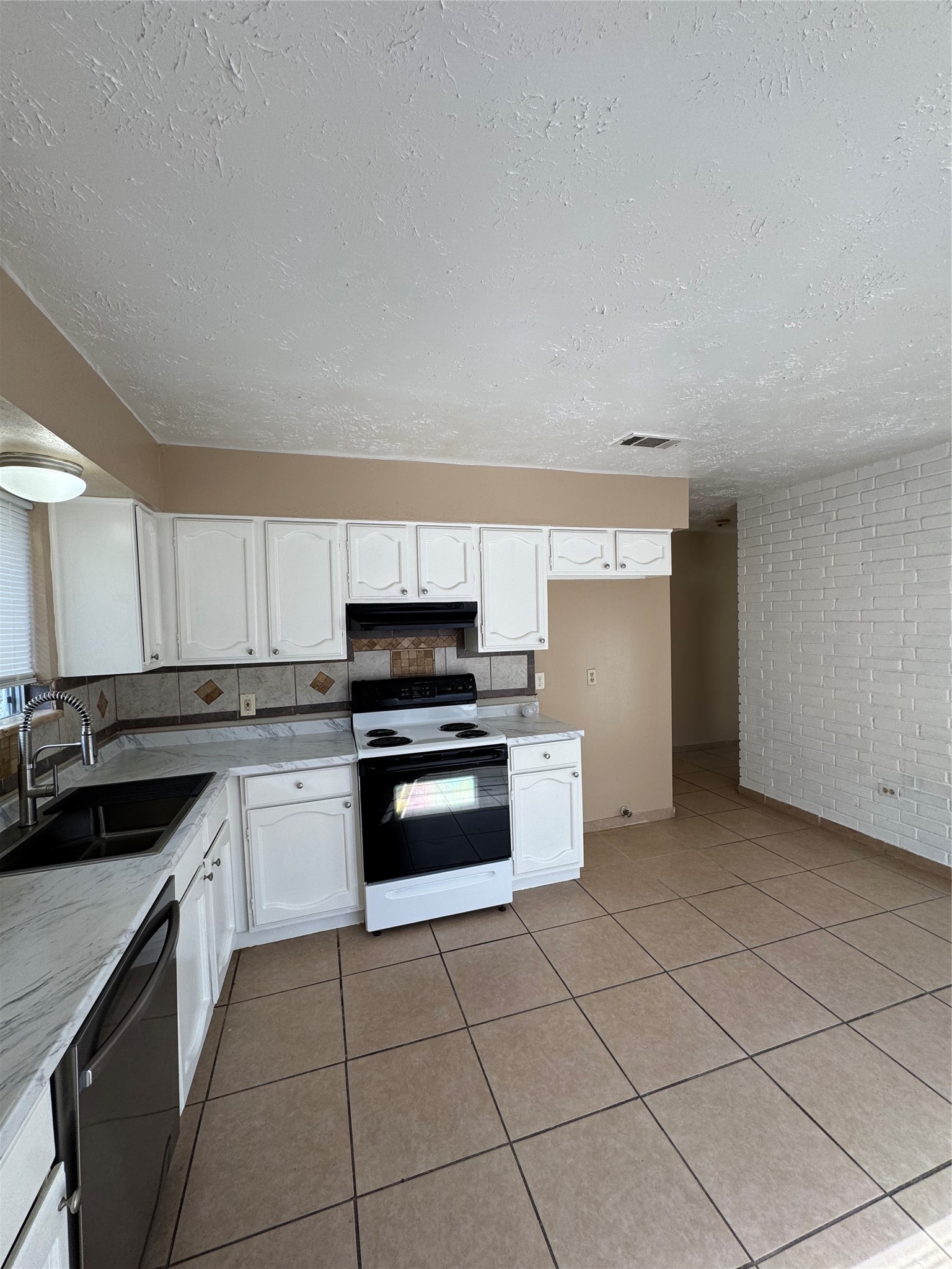 4435 Brookhead Trail Houston, TX 77066 - Photo 11 of 20 a kitchen with stainless steel appliances granite countertop a sink and cabinets