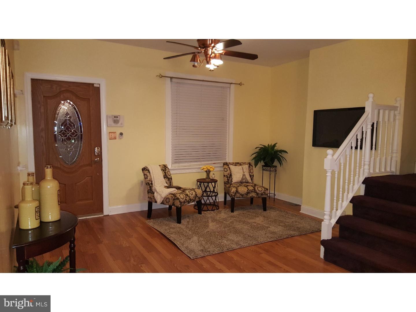 400 Rutledge Avenue Folsom, PA 19033 - Photo 2 of 22 Living Room