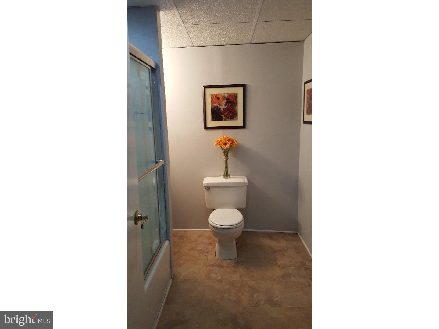400 Rutledge Avenue Folsom, PA 19033 - Photo 18 of 22 Bathroom