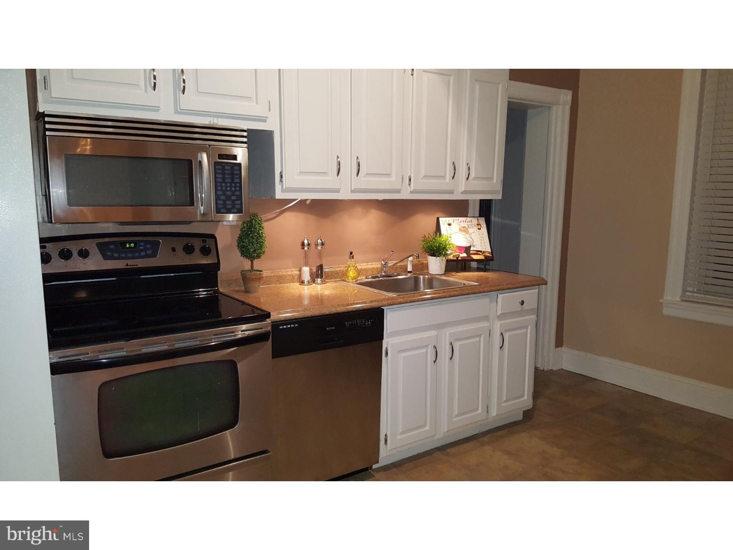 400 Rutledge Avenue Folsom, PA 19033 - Photo 7 of 22 Kitchen