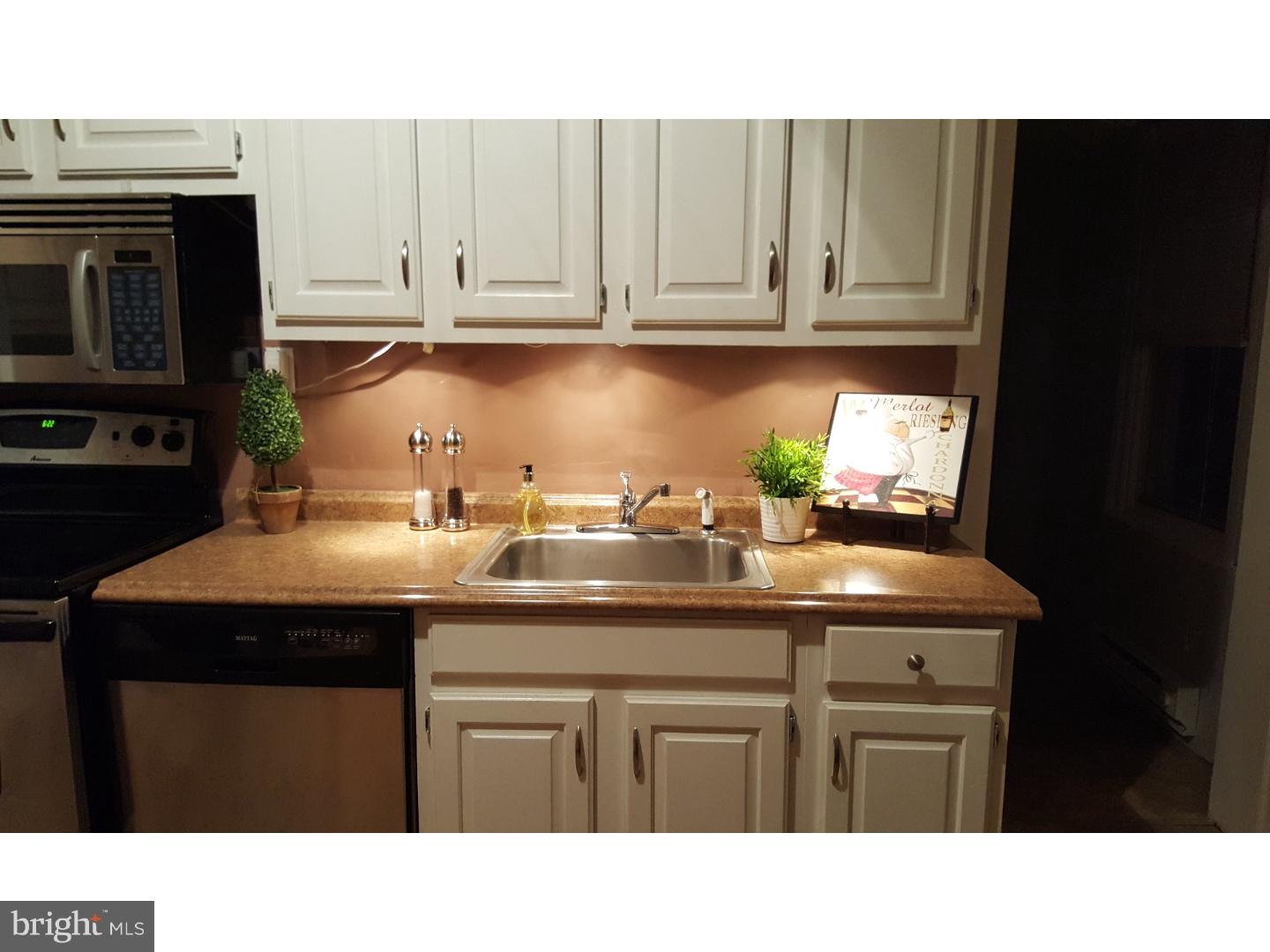 400 Rutledge Avenue Folsom, PA 19033 - Photo 8 of 22 Kitchen