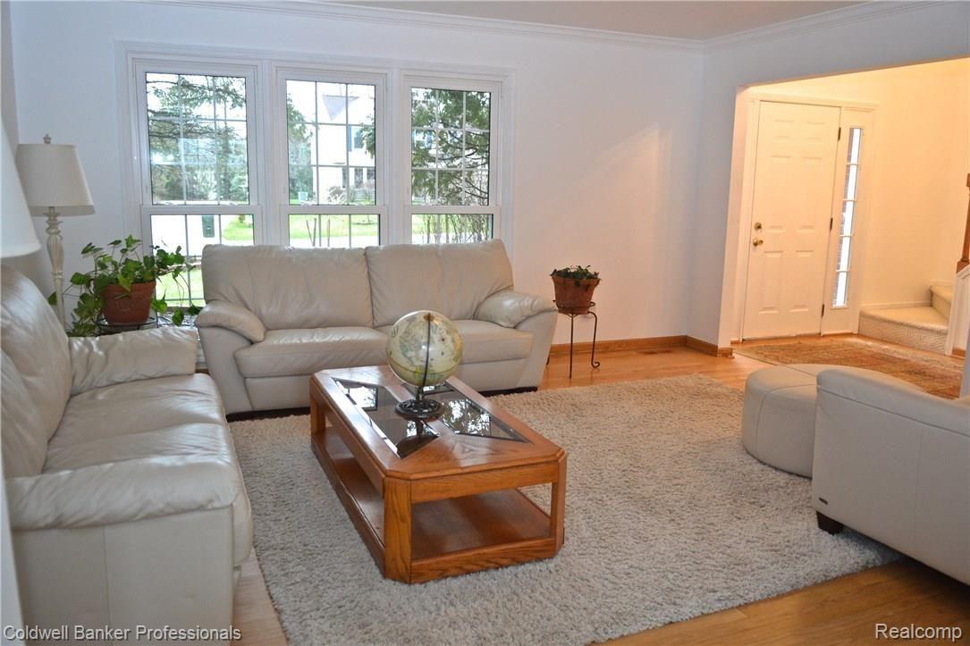1544 Grandview Drive Rochester, MI 48306 - Photo 4 of 30 DSC_4475.JPG