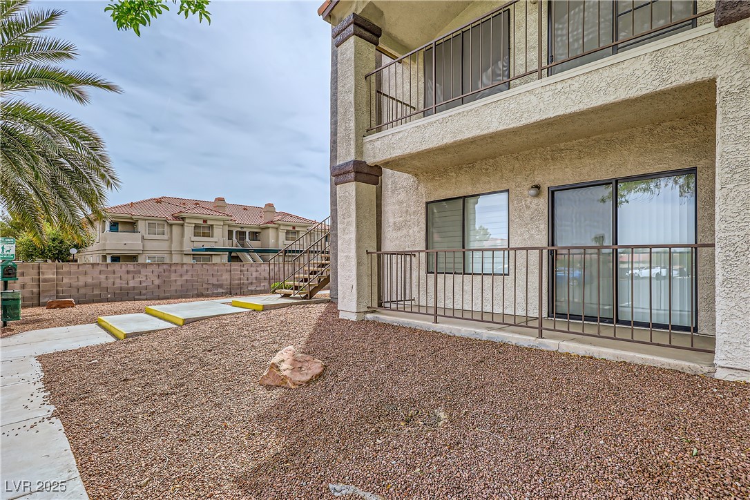 1575 West Warm Springs Road, Unit 1613 Henderson, NV 89014 - Photo 36 of 39 View of yard with fence