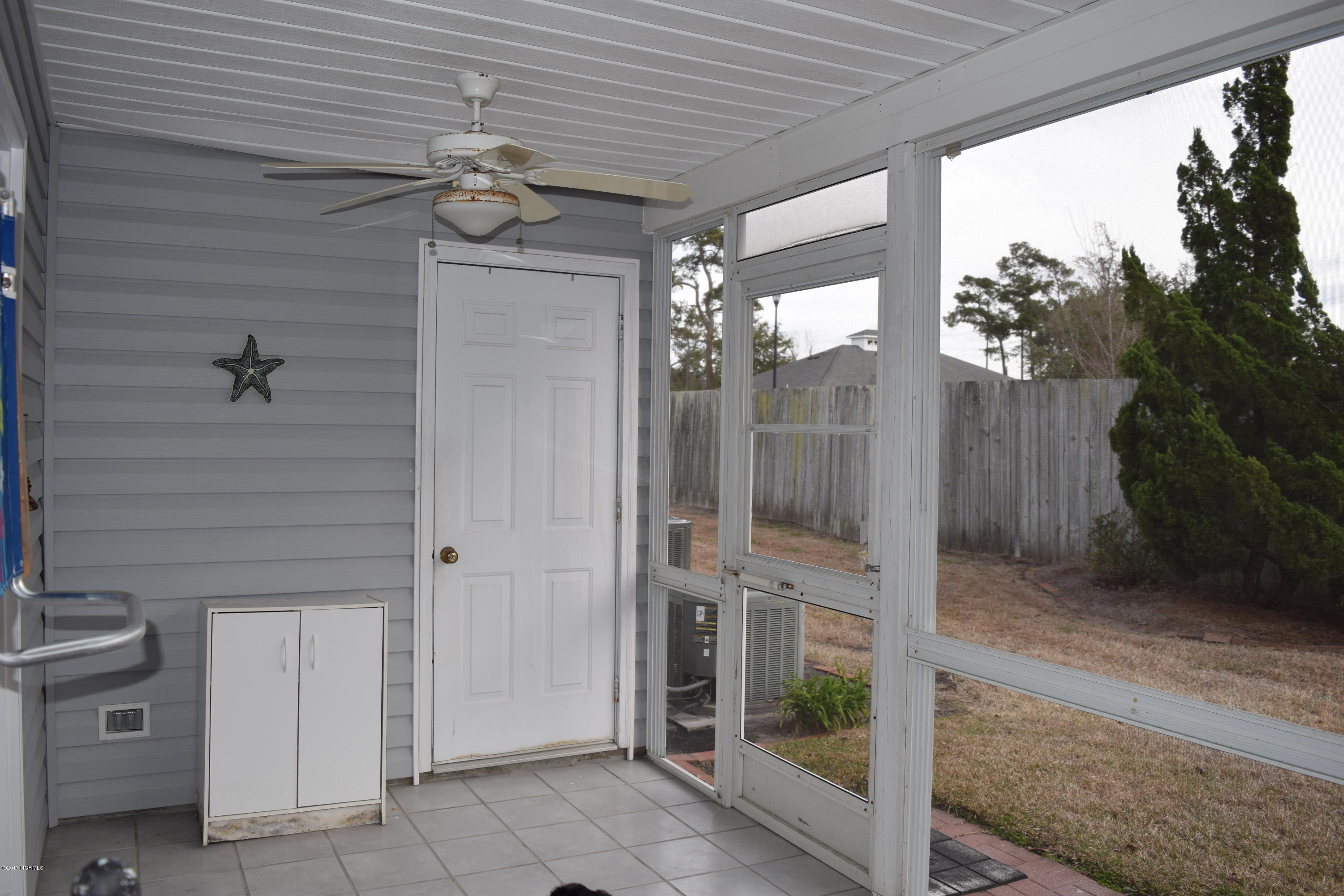 303 Barbour Road, Unit 1003 Morehead City, NC 28557 - Photo 19 of 25 SCREENED PORCH VIEW