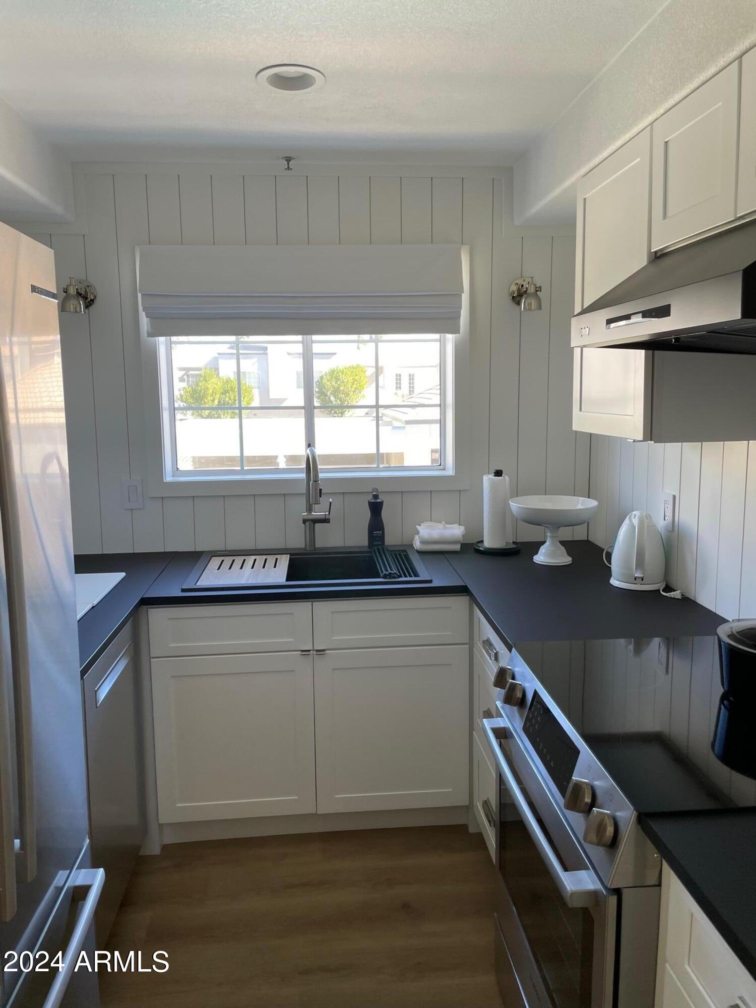 7710 East Gainey Ranch Road, Unit 214 Scottsdale, AZ 85258 - Photo 11 of 23 kitchen