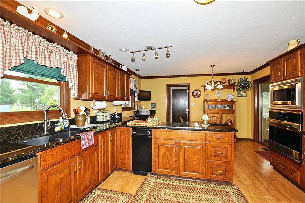 14138 Shelborne Road Carmel, IN 46074 - Photo 18 of 35 Gallery Image 18