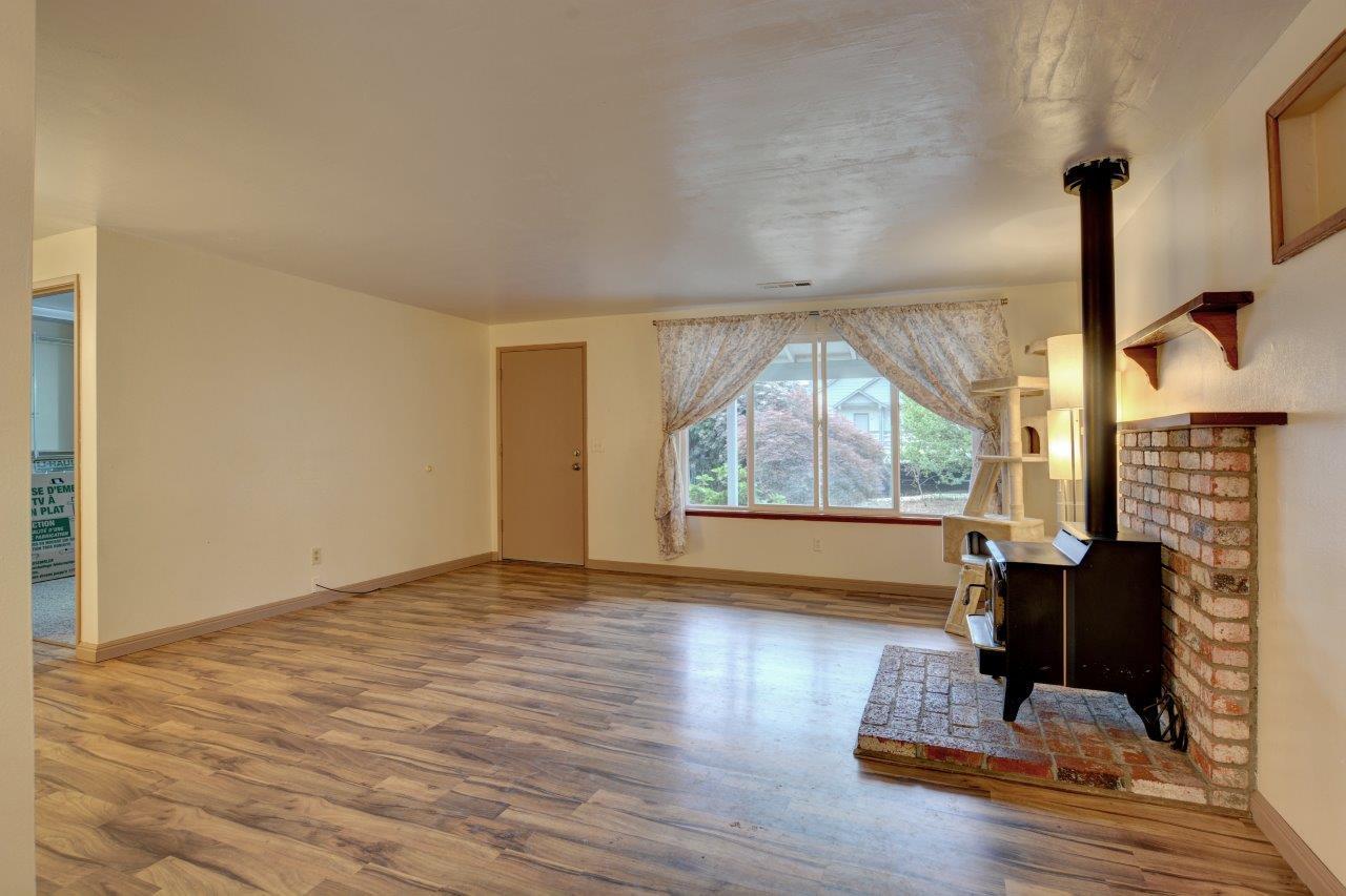 1428 Spring Street Medford, OR 97504 - Photo 3 of 21 D