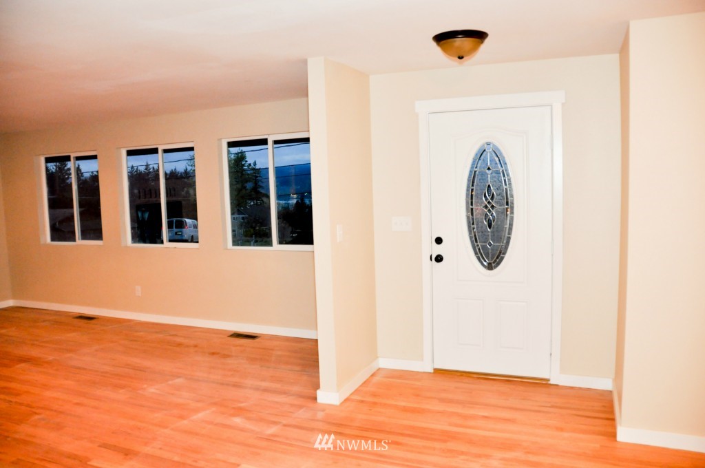 9688 Fredrickson Road Northwest Bremerton, WA 98311 - Photo 4 of 12 Gallery Image 4
