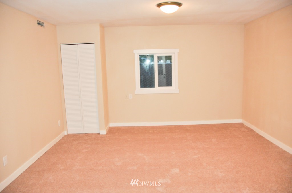 9688 Fredrickson Road Northwest Bremerton, WA 98311 - Photo 7 of 12 Gallery Image 7