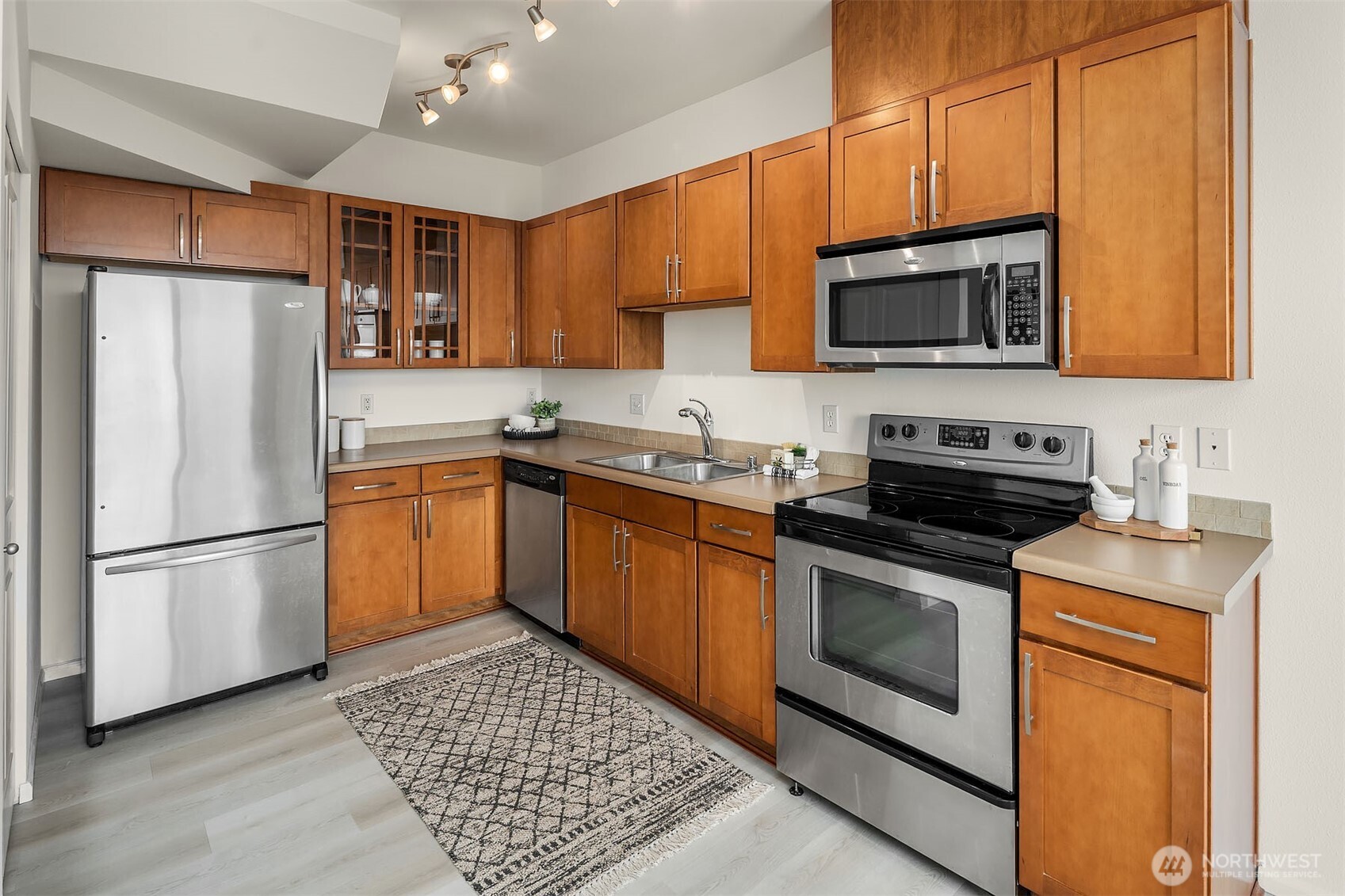 2946 Southwest Raymond Street, Unit 805 Seattle, WA 98126 - Photo 6 of 29