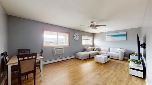 $199,900 | 670 Marilyn Avenue, Unit 203, Glendale Heights, IL 60139