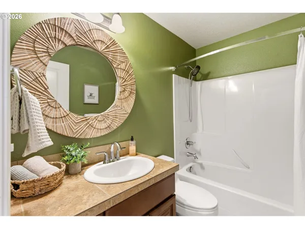 $395,000 | 815 Northwest 1st Avenue, Canby, OR 97013