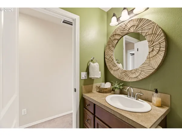 $395,000 | 815 Northwest 1st Avenue, Canby, OR 97013