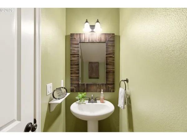 $395,000 | 815 Northwest 1st Avenue, Canby, OR 97013