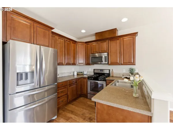 $395,000 | 815 Northwest 1st Avenue, Canby, OR 97013