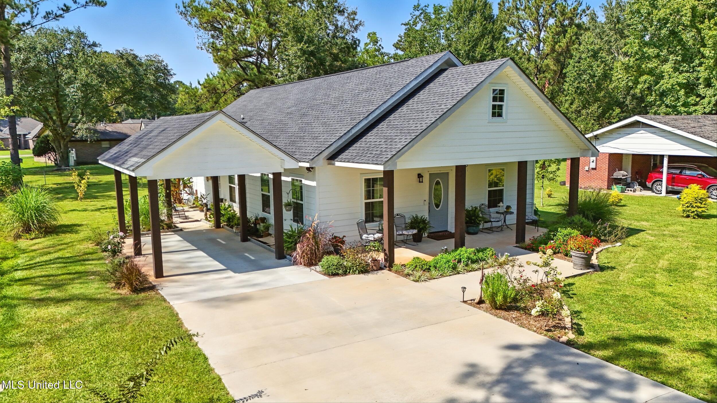2620 Jackson Landing Road Picayune, MS 39466 - Photo 2 of 33 2_front left